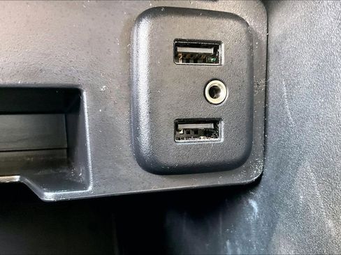 Used 2017 GMC Yukon SLT image 16