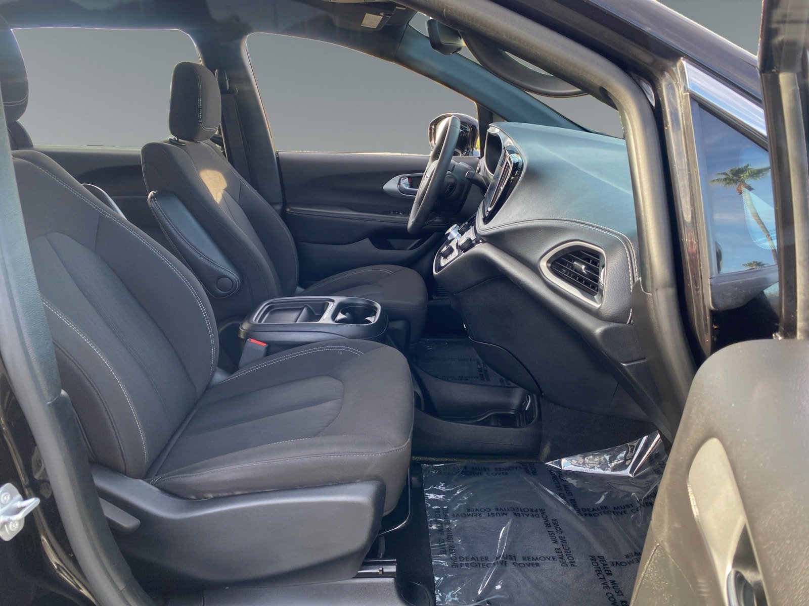 Used 2024 Chrysler Pacifica Touring FWD image 15