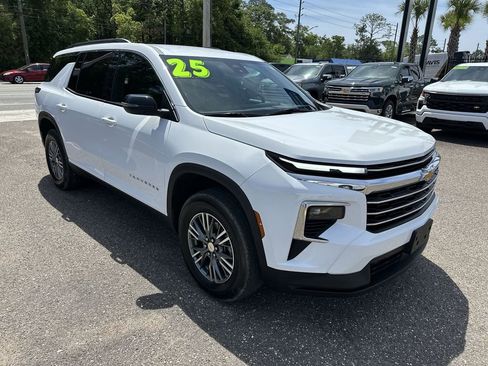 Used 2025 Chevrolet Traverse LT AWD/4WD image 10