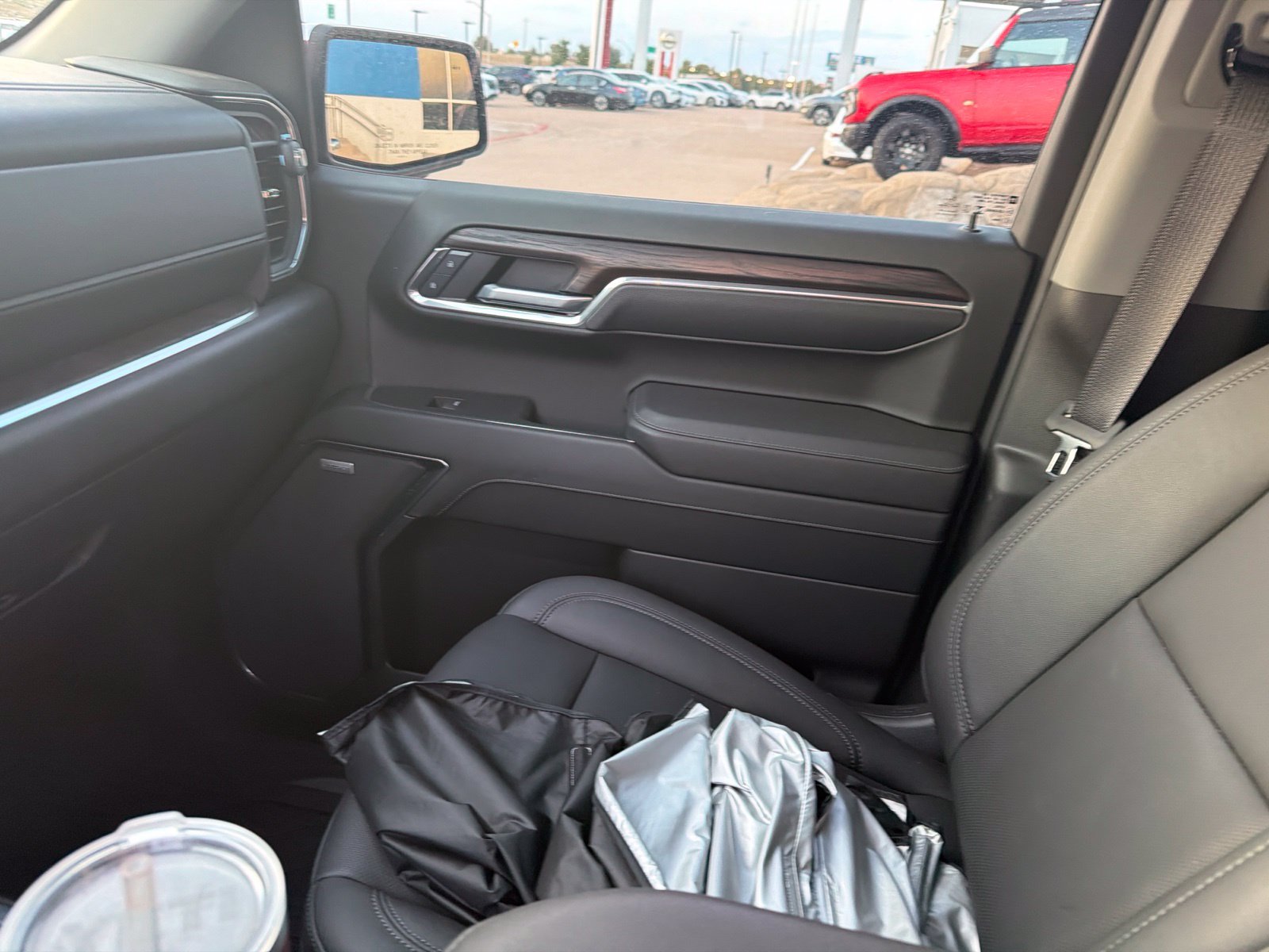 Used 2025 GMC Sierra 1500 SLT AWD/4WD image 4