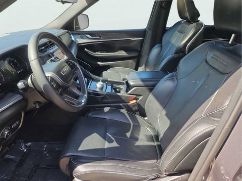Used 2023 Jeep Grand Cherokee Overland w/ Luxury Tech Group IV AWD/4WD image 17