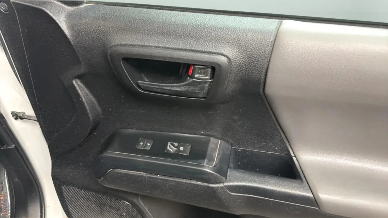 Used 2022 Toyota Tacoma SR RWD image 17