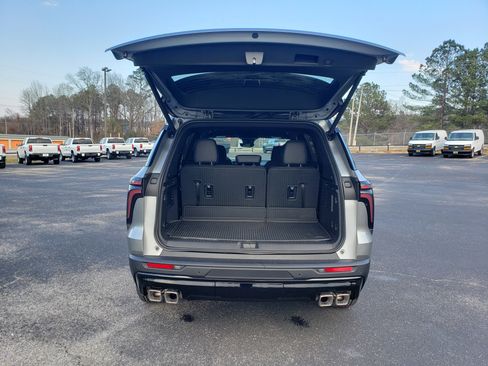 New 2026 Chevrolet Traverse LT w/ Midnight/Sport Edition image 9