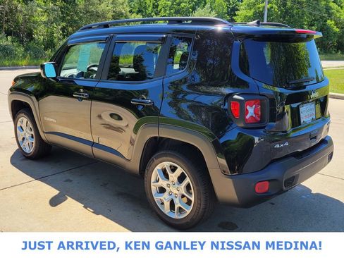 Used 2018 Jeep Renegade Latitude w/ Cold Weather Group AWD/4WD image 5