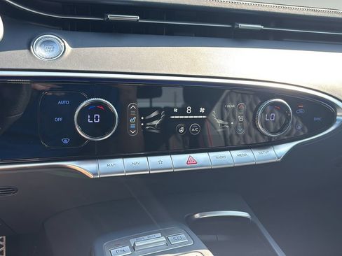 Used 2025 Genesis GV70 3.5T Sport w/ Sport Advanced Package AWD/4WD image 33