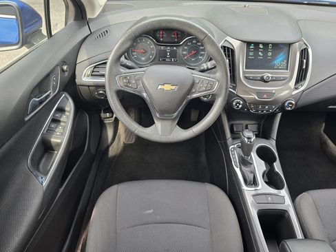 Used 2017 Chevrolet Cruze LT w/ Convenience Package FWD image 13