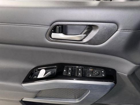 New 2025 Nissan Pathfinder SL image 24