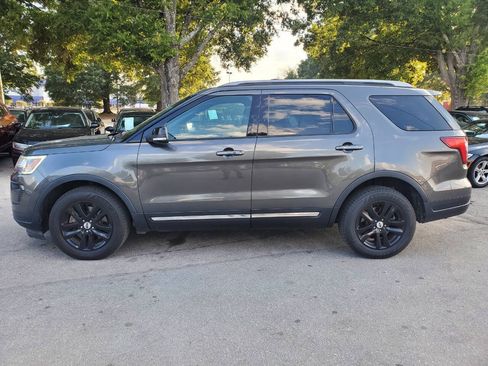 Used 2018 Ford Explorer XLT w/ Equipment Group 202A AWD/4WD image 4