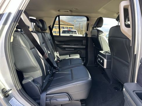 Used 2024 Ford Expedition XLT image 17