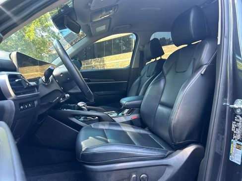 Used 2024 Kia Telluride S FWD image 6