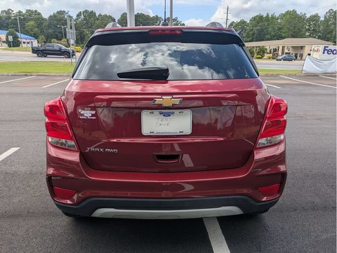 Used 2022 Chevrolet Trax LT w/ LT Convenience Package AWD/4WD image 6
