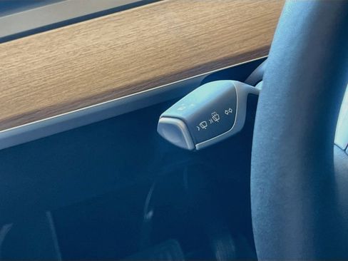Used 2025 Tesla Model Y Long Range RWD image 10