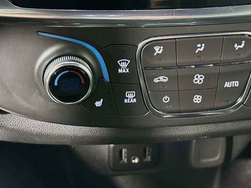 Used 2023 Chevrolet Traverse LT image 20