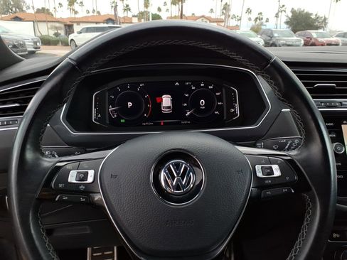 Used 2020 Volkswagen Tiguan SEL Premium R-Line image 27