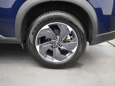 Used 2024 Nissan Rogue SV FWD image 36