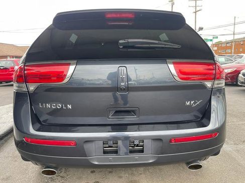Used 2013 Lincoln MKX FWD image 3