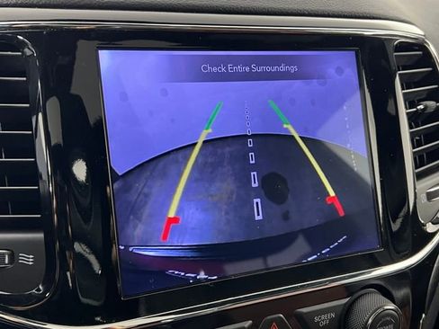 Used 2020 Jeep Grand Cherokee Laredo w/ 18" Wheel & 8.4" Radio Group image 10