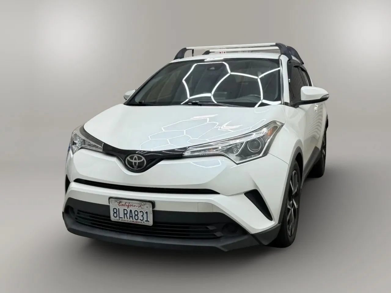 Used 2019 Toyota C-HR XLE FWD image 4