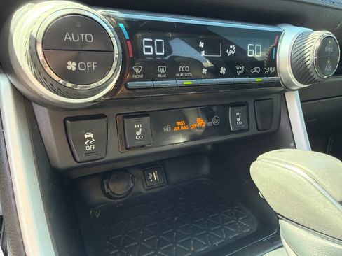 Used 2023 Toyota RAV4 XSE AWD/4WD image 19