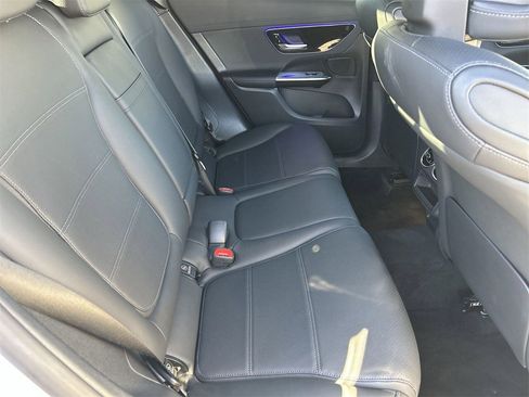 Used 2025 Mercedes-Benz GLC 300 4MATIC image 10