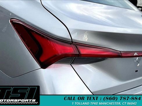 Used 2019 Toyota Avalon XLE image 30