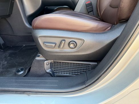 Used 2023 Toyota Sienna Platinum AWD/4WD image 28