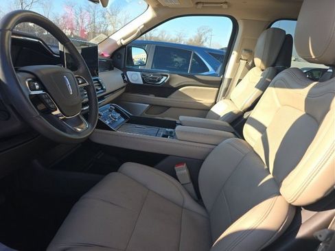 Used 2024 Lincoln Navigator Reserve image 12