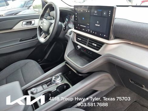 Used 2025 Ford Explorer Active RWD image 13