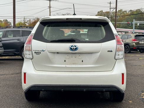 Used 2017 Toyota Prius V Four image 4