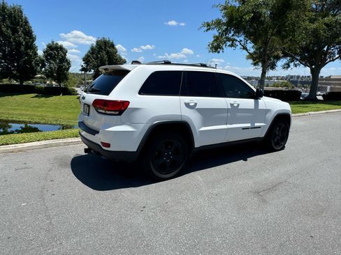 Used 2018 Jeep Grand Cherokee Laredo AWD/4WD image 40