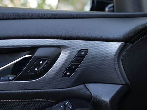 Used 2019 Chevrolet Traverse Premier w/ Redline Edition AWD/4WD image 28