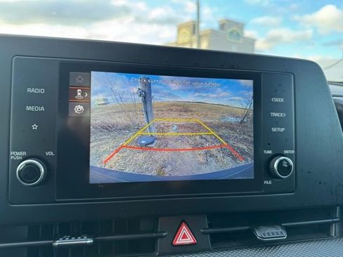 Used 2024 Kia Sportage LX image 4