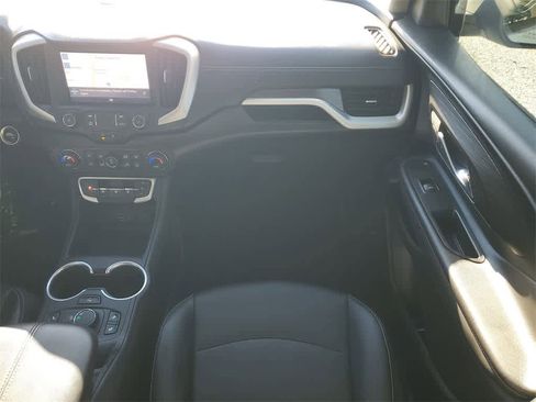 Used 2022 GMC Terrain SLT w/ Infotainment Package II image 13