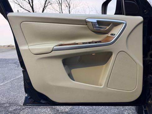 Used 2015 Volvo XC60 T5 Platinum image 14