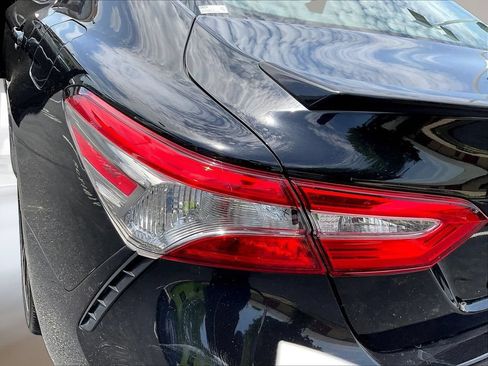 Used 2019 Toyota Camry SE FWD image 21