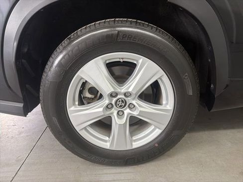 Used 2024 Toyota Highlander LE image 13