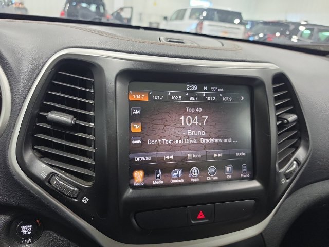 Used 2017 Jeep Cherokee Limited AWD/4WD image 8