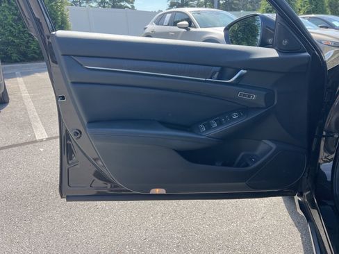 Used 2018 Honda Accord Touring image 26
