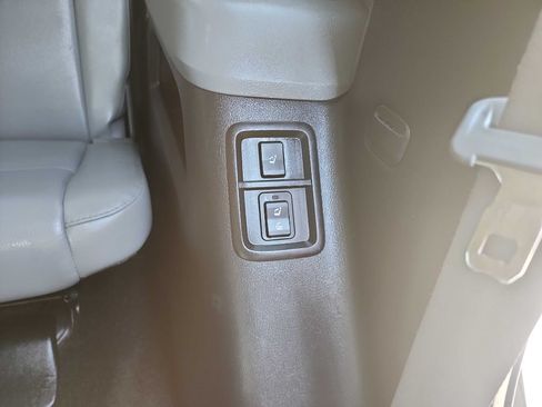 Used 2013 Toyota Sequoia SR5 w/ Premium Pkg RWD image 32