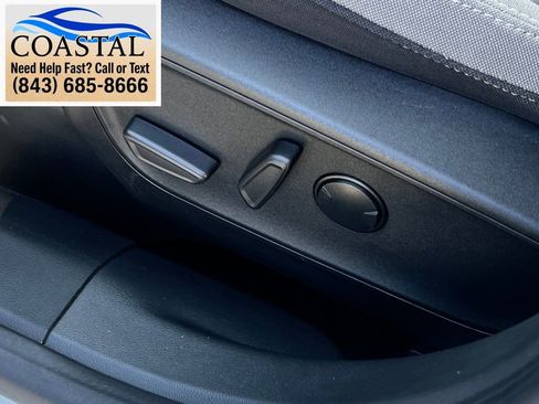 Used 2022 Ford Escape SE w/ SE Sport Appearance Package FWD image 9