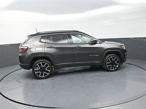 Used 2018 Jeep Compass Limited w/ Safety & Security Group image 8