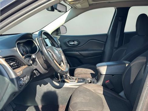 Used 2016 Jeep Cherokee 75th Anniversary FWD image 17
