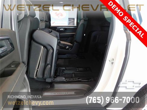 New 2025 Chevrolet Suburban Premier w/ Sun And Tow Package image 34