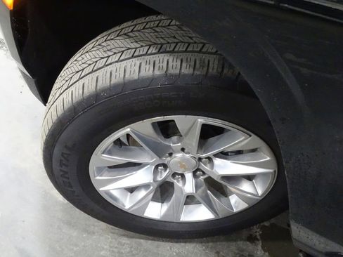 Used 2024 Chevrolet Suburban Premier image 42