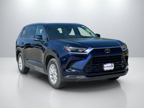 Used 2025 Toyota Grand Highlander FWD image 3