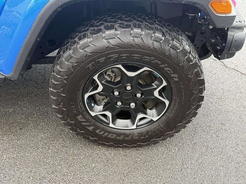 Used 2022 Jeep Wrangler Unlimited Sahara AWD/4WD image 12