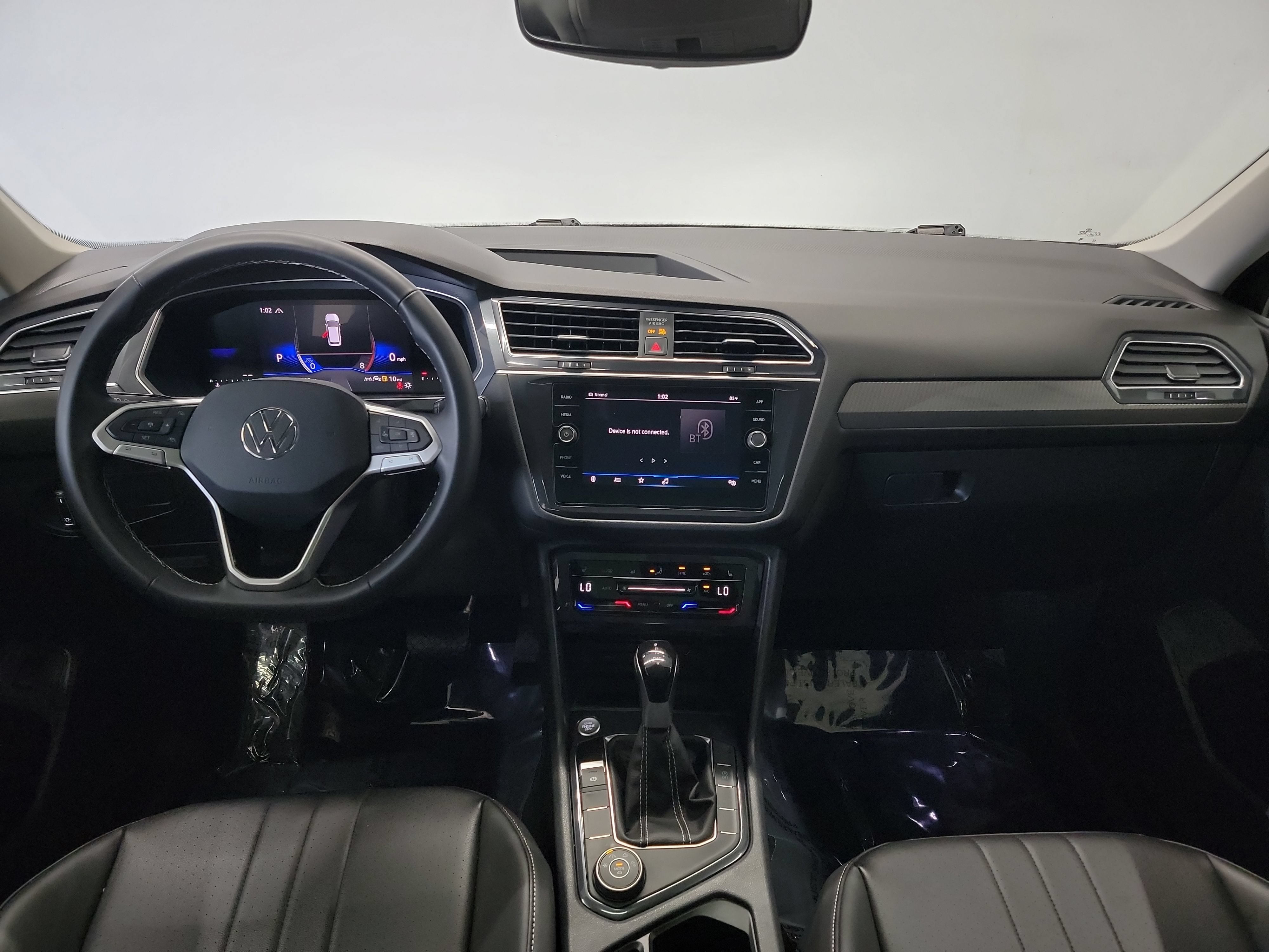 Used 2024 Volkswagen Tiguan SE AWD/4WD image 15