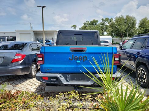 Used 2021 Jeep Gladiator Sport AWD/4WD image 8