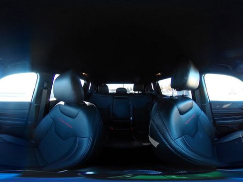 Used 2025 Jeep Compass Trailhawk image 41