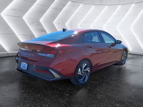 Used 2025 Hyundai Elantra Sport image 5